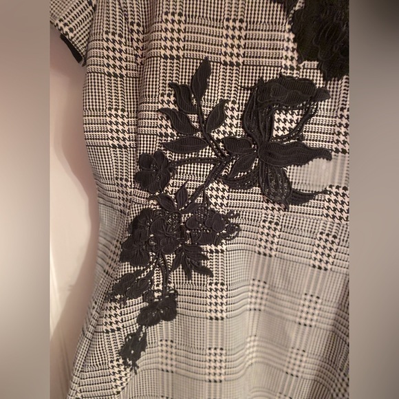 BETSEY JOHNSON DRESS NWT - Picture 4 of 5